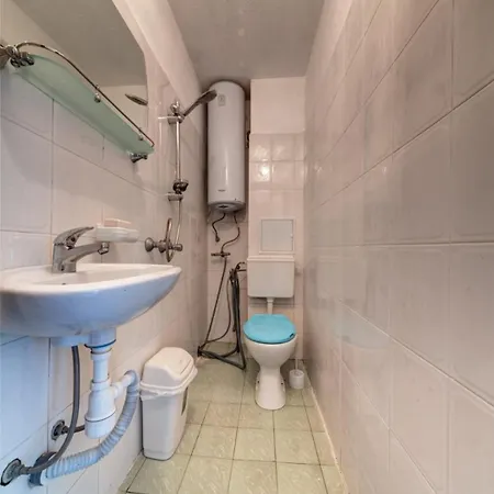 Funny-gunny To The Sea Garden *