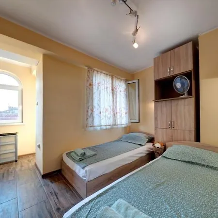 Funny-gunny To The Sea Garden Apartment *